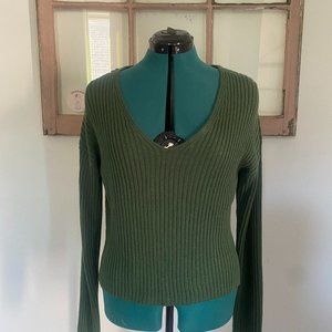 Wild Things Cable Knit V-neck Sweater in Hunter Green